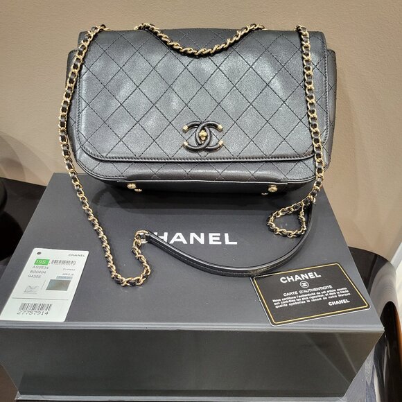 19S CHANEL FLAPBAG BAG PURSE QUILTED LEATHER CC LOGO ITALY LIKE NEW - Picture 1 of 9